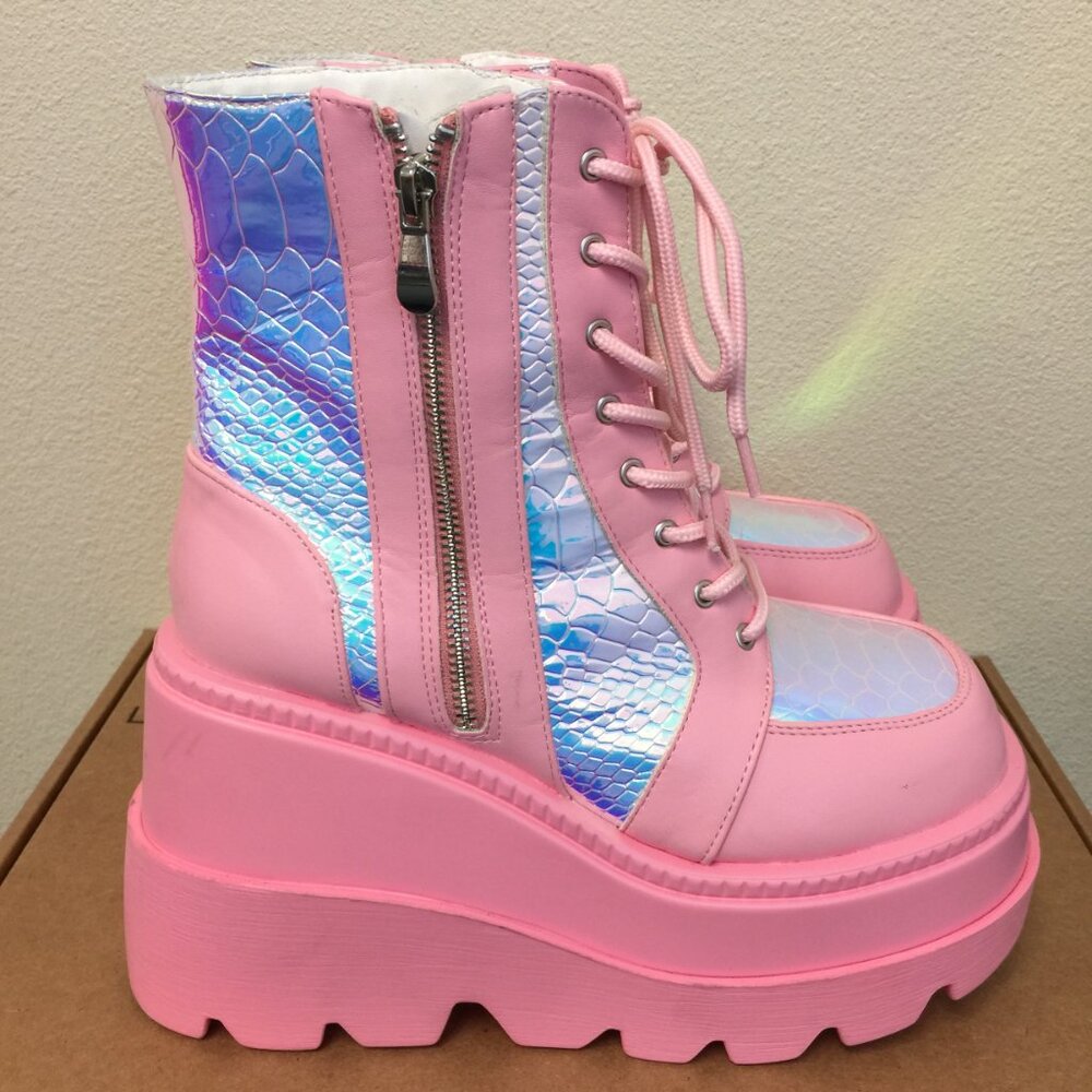 Pre Loved - Cape Robbin Pink Poison Platforms Boots in Pink/9 - SH328